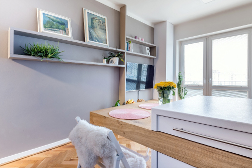 Realizace interiéru obývacího pokoje a kuchyňského koutu